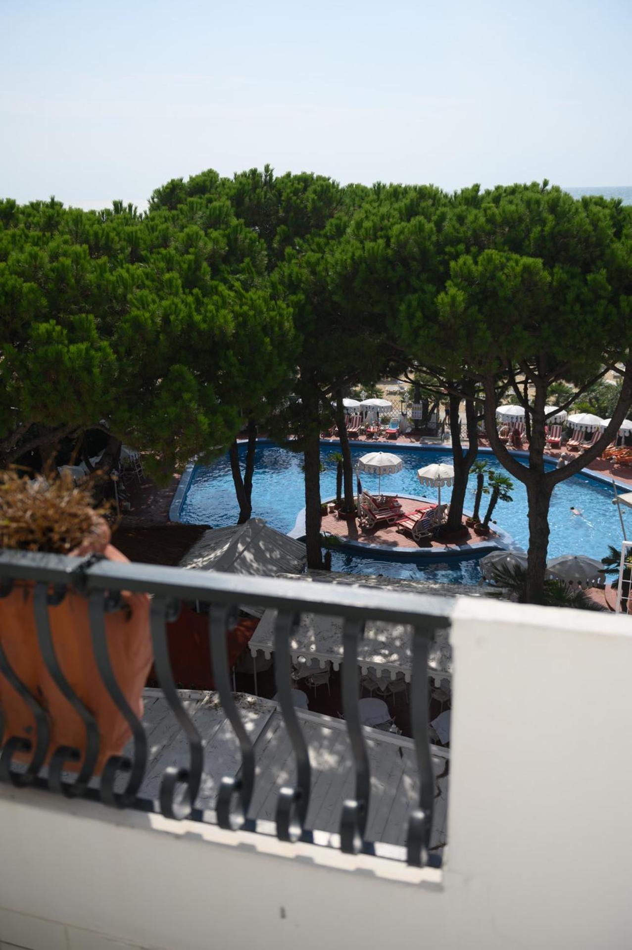 Agora Park Hotel Lido di Jesolo Exterior foto